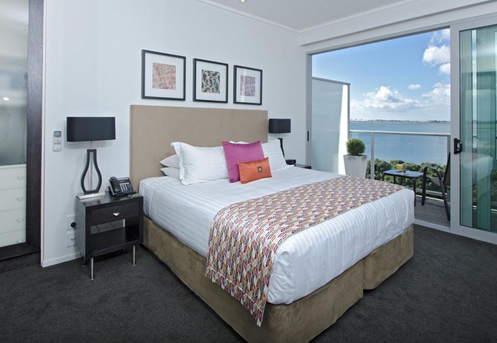 On Devonport 4*