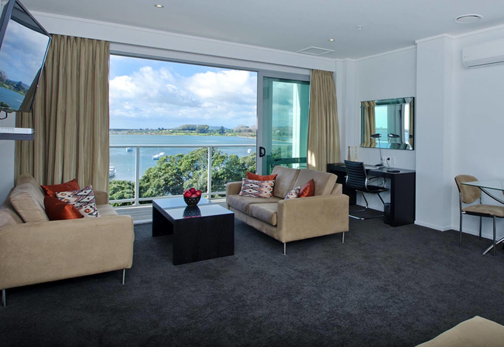 On Devonport 4*